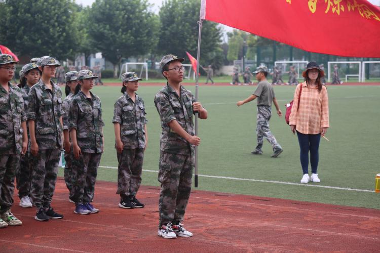 王香华老师陪学生会操