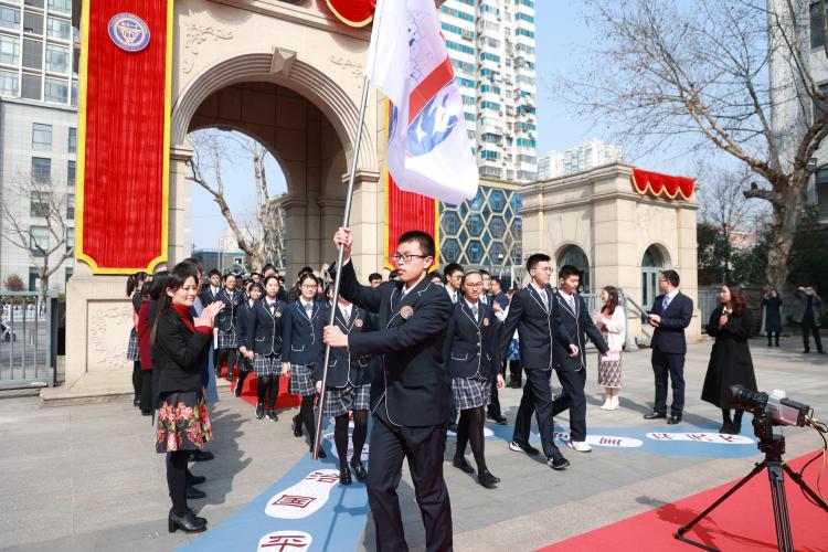 班主任迎接全体高三学子