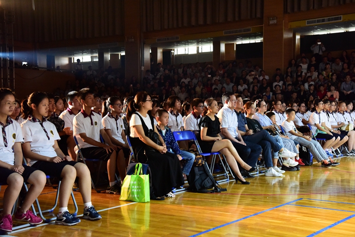 出席音乐会的年级领导、老师和学生