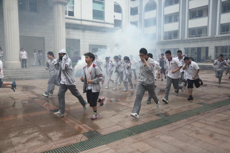 学生迅速疏散