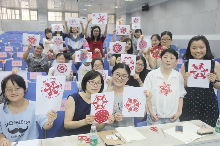 学员们的剪纸作品