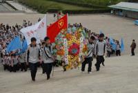 南京一中师生祭扫雨花台烈士陵园（一）